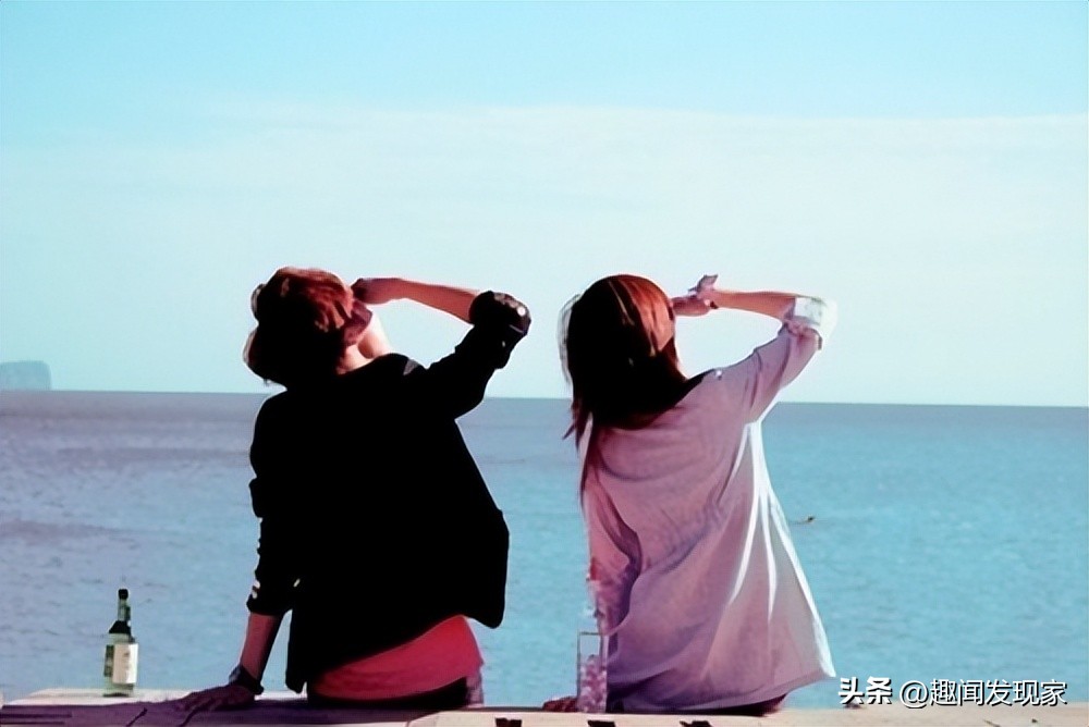 女子偷手镯给男友买手机,女子偷手镯为男友买手机