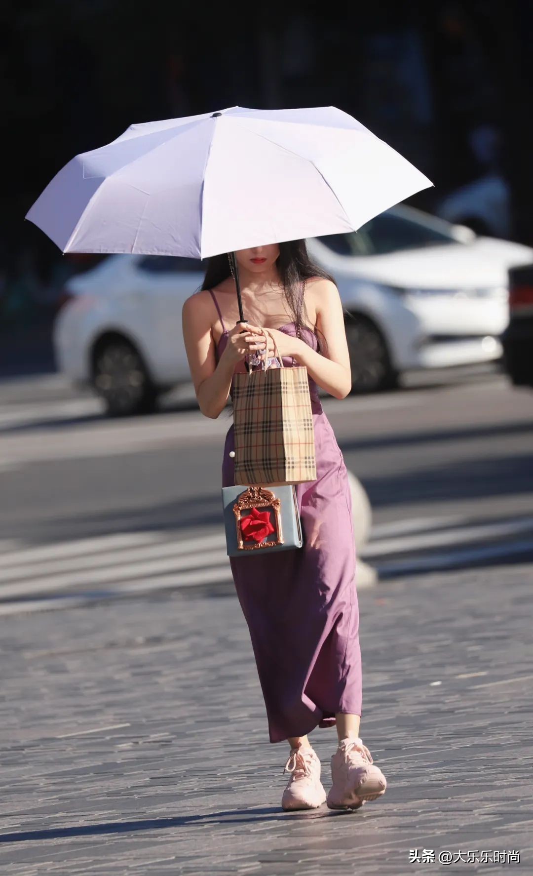 时尚街拍穿搭三里屯街拍,街拍时尚打扮的美女视频