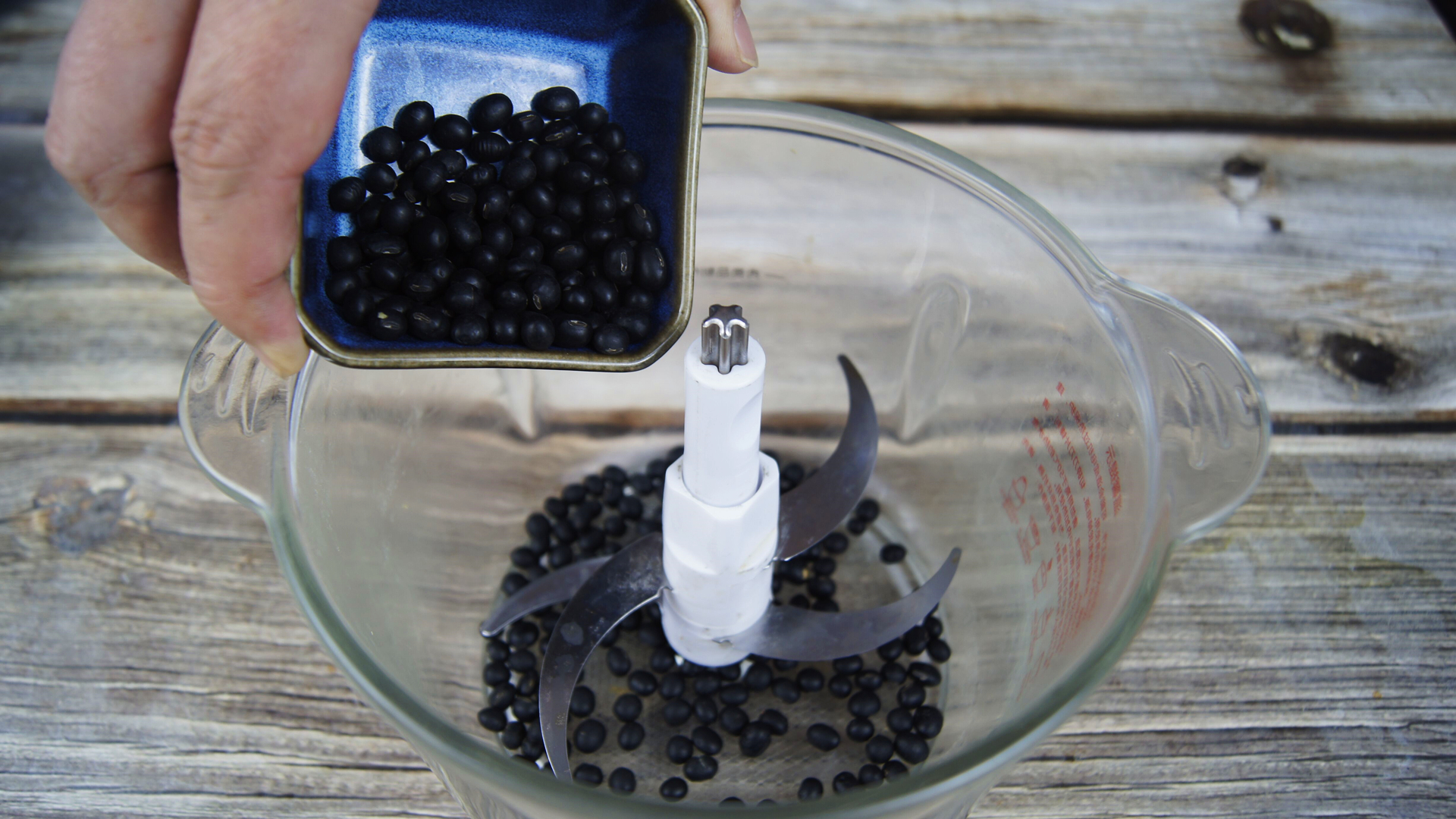 96岁老中医：一把黑豆倒入绞肉机，想不到效果太厉害了，快收藏