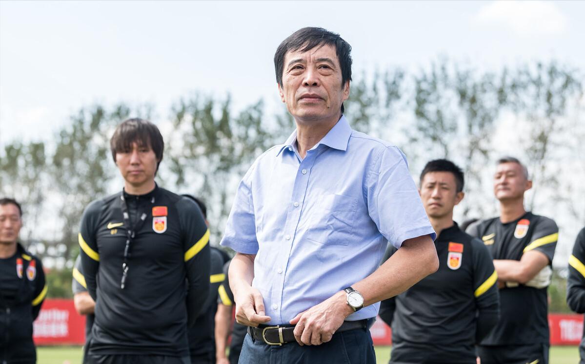 足球篮球都是圆形吗为什么,篮球足球都是球形的球