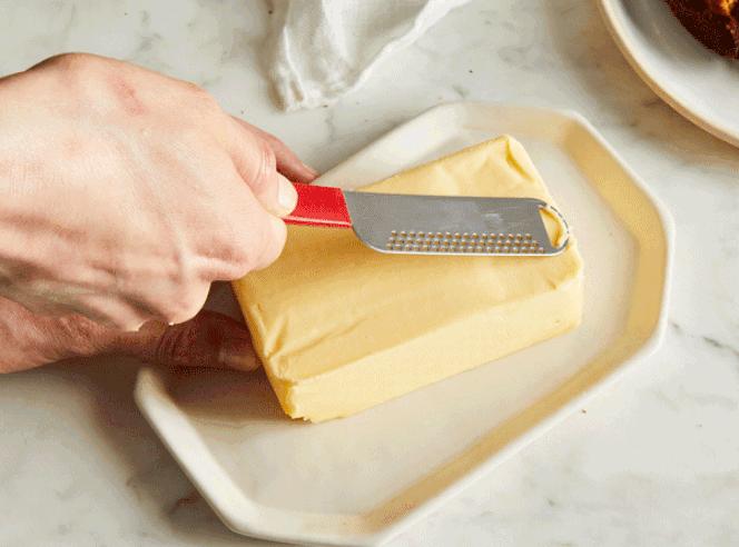 做面包放黄油起到什么作用,做面包用的黄油有啥作用