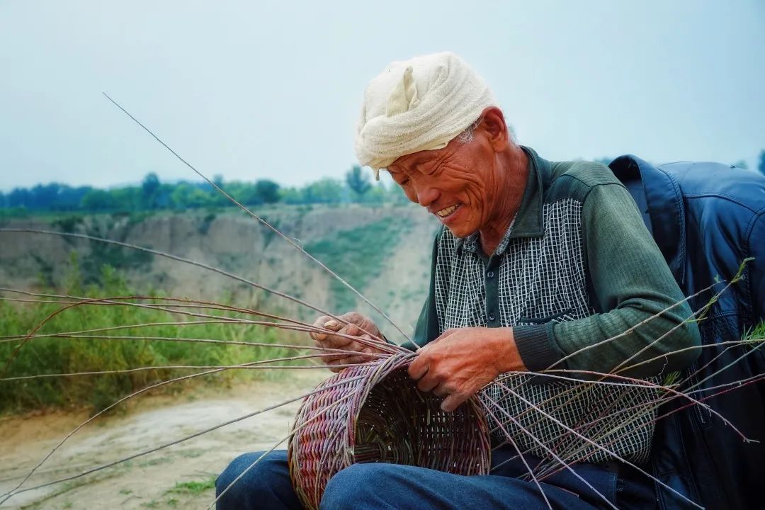 佳作赏析|丰德兴：用勤劳双手编织幸福生活