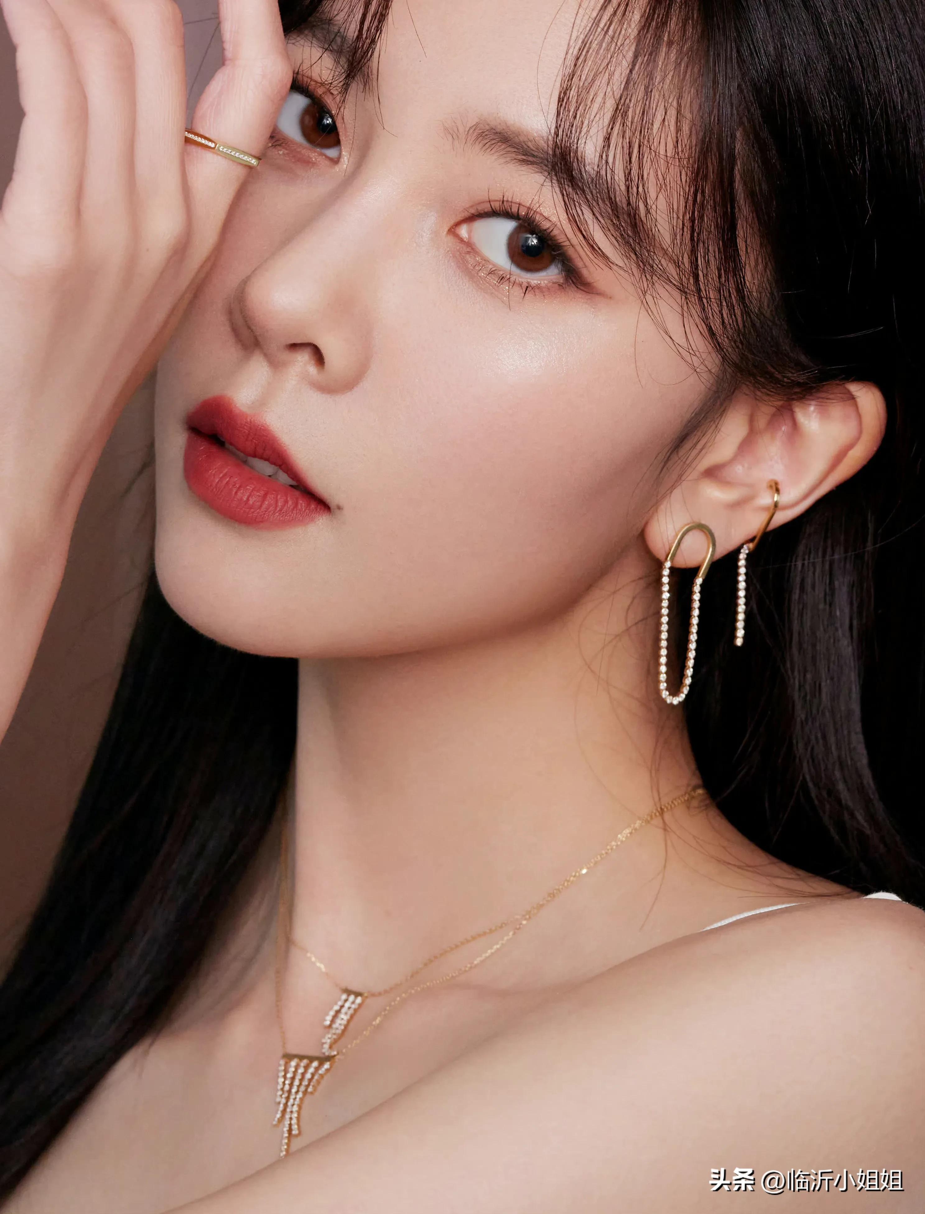 宋妍霏居家氛围感写真,宋妍霏时髦靓丽写真图片