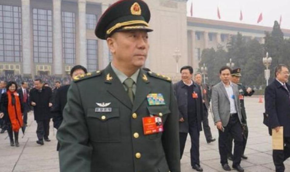 军服上的马赛克是什么,各国军装的差别