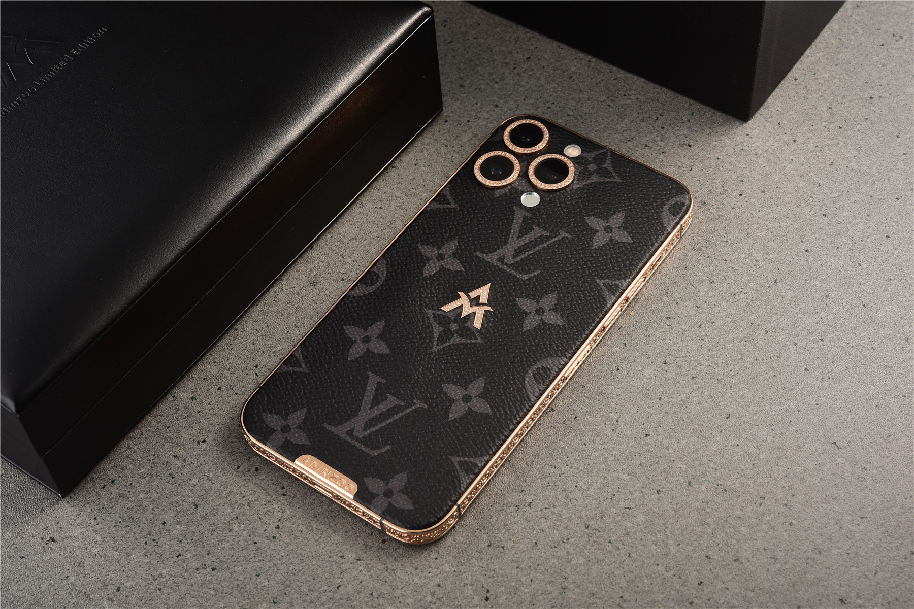 lv定制的iphone13pro价格,纯金打造的iphone13pro