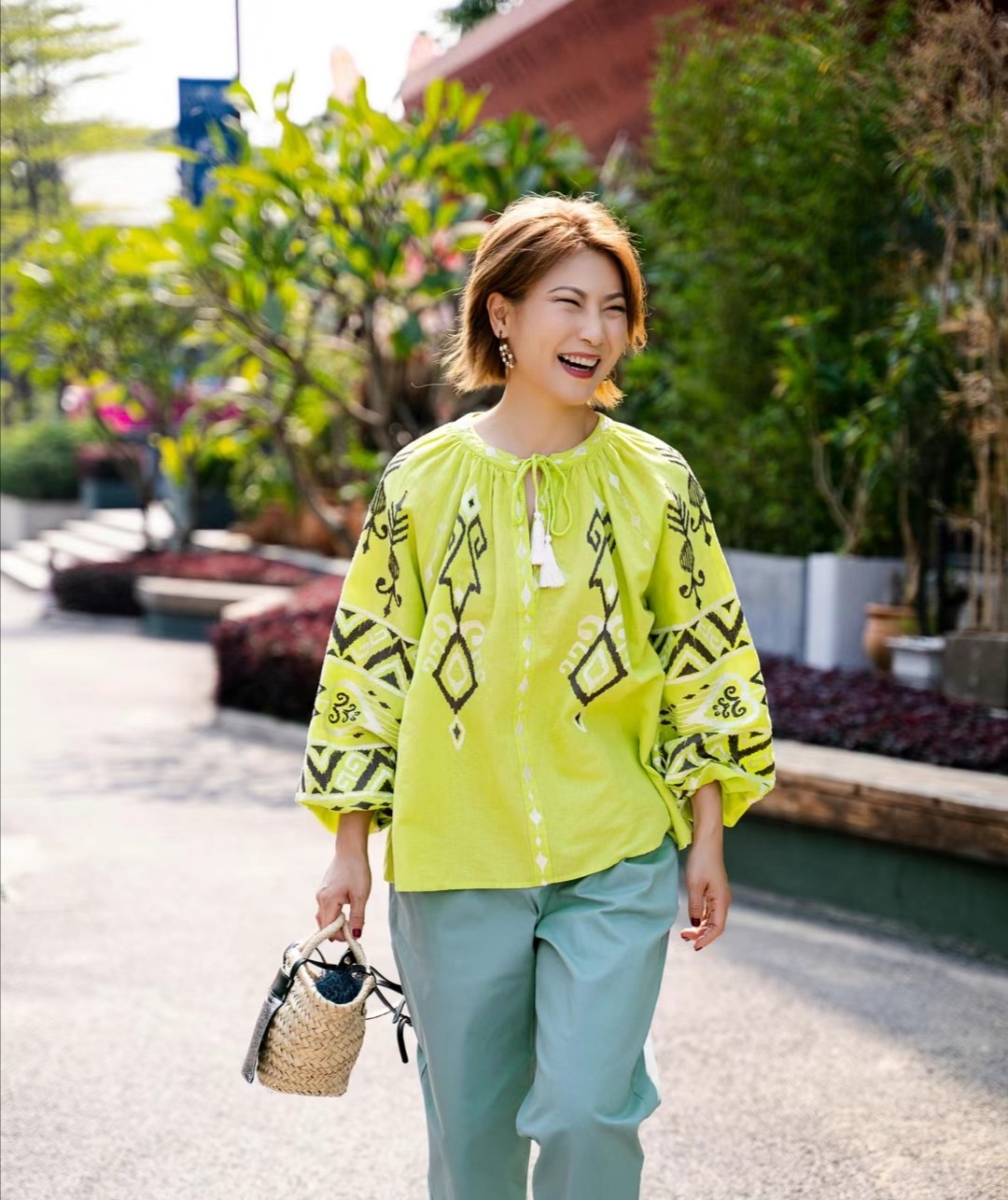 中年留长发好看还是短发好看,短发好还是长发好中年妇女