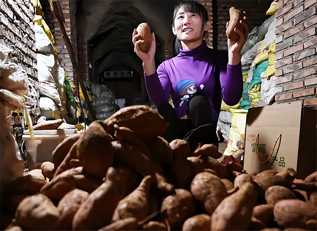 爬行妈妈董明英是什么村的,爬行妈妈董明英的日常生活