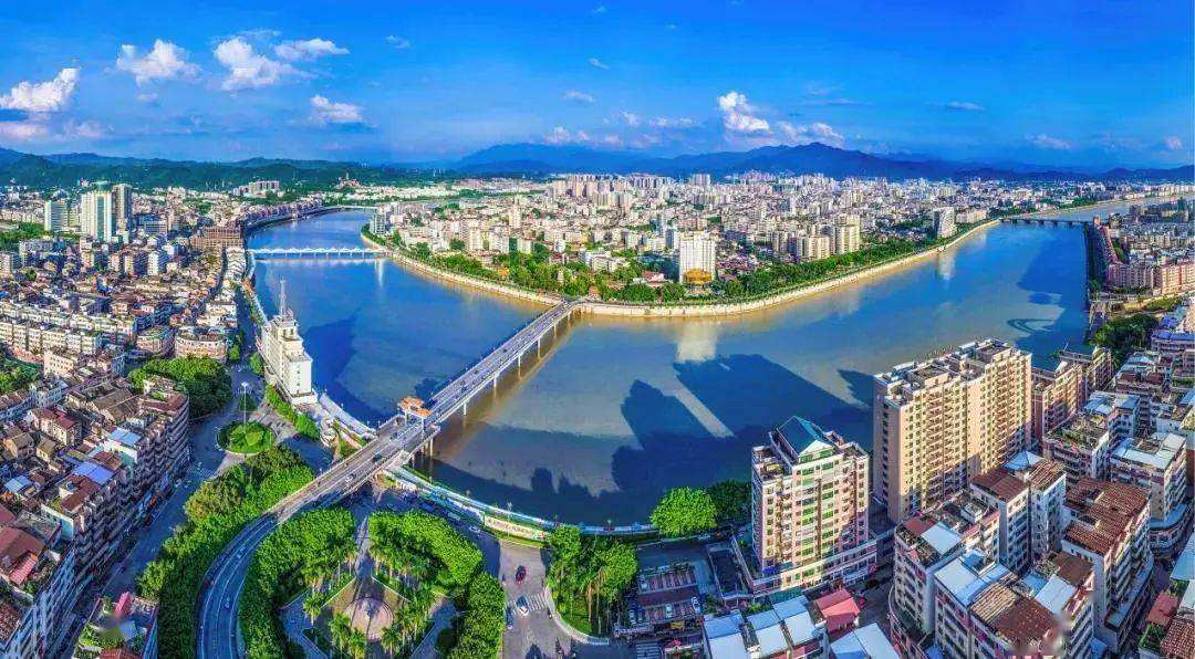 梅州电路板富豪：高中毕业打工，28岁创业，50岁公司上市成大佬