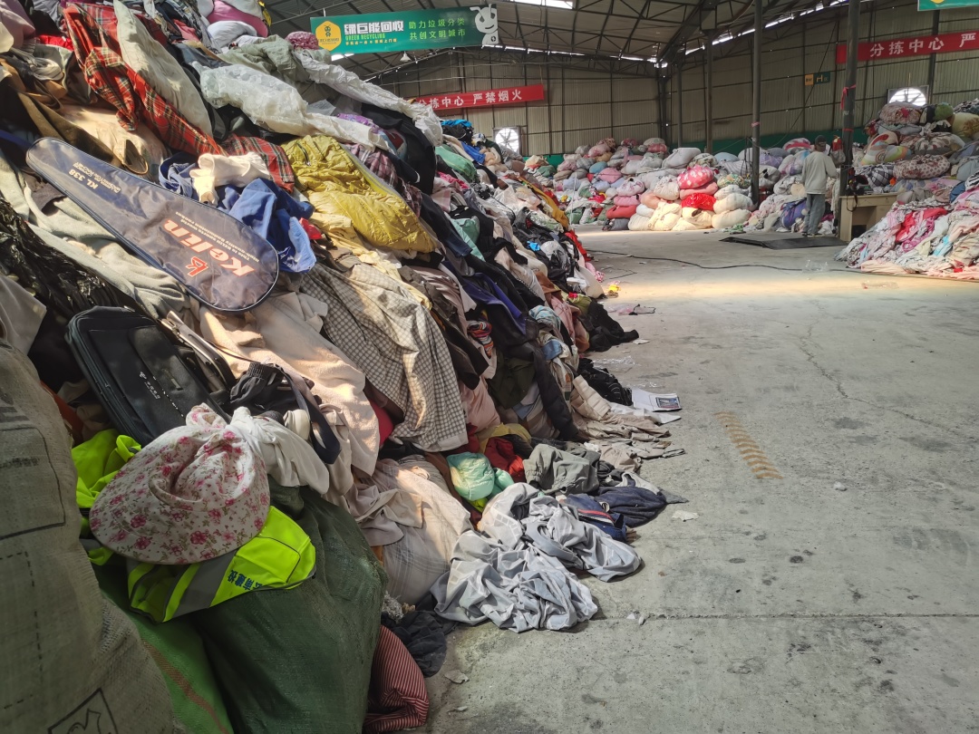 旧衣服的回收利用价值,旧衣服回收利于环保