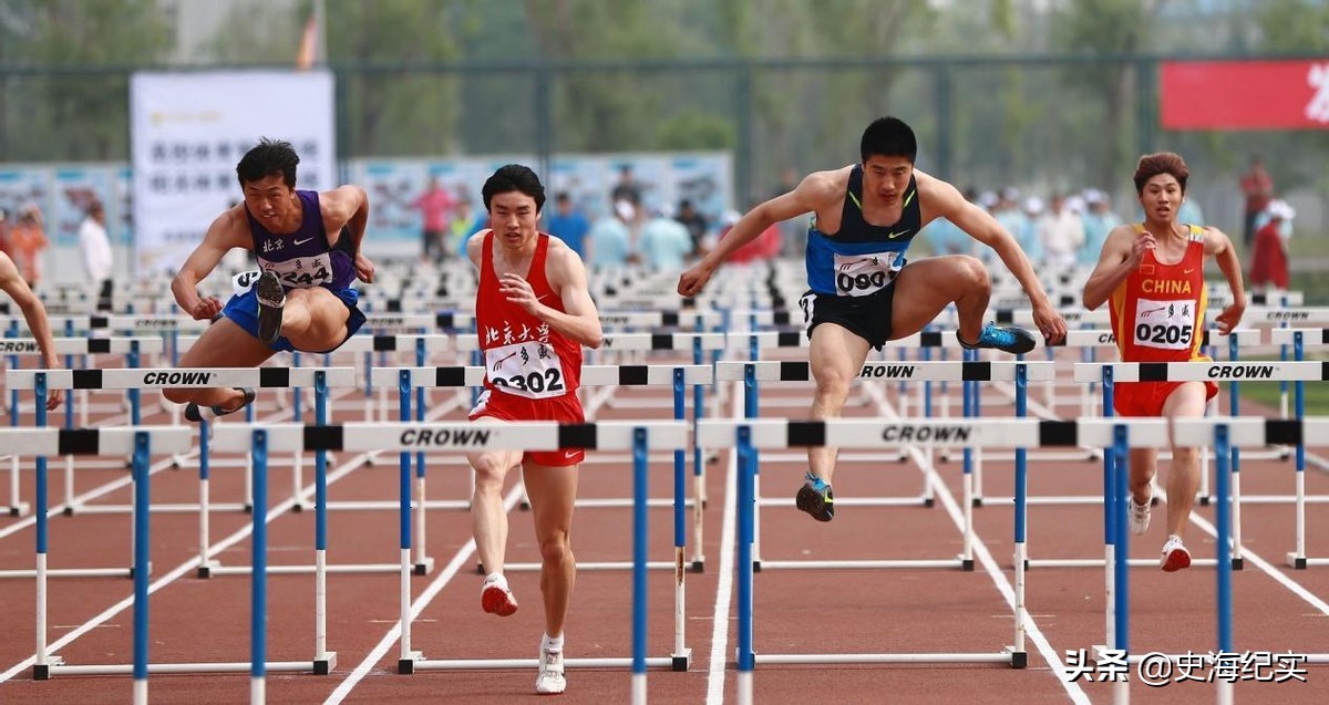 高校军训女生跳舞引争议当事人,高校女生舞蹈表演被批评