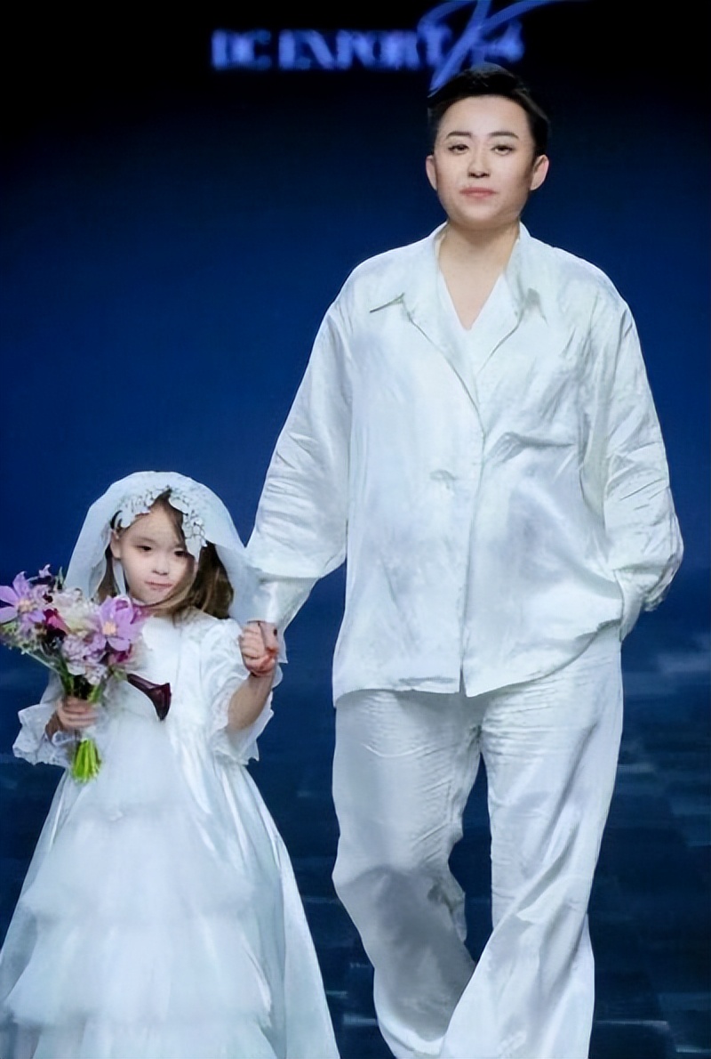 吉林女孩花50万买外国精子，生下混血宝宝，后来怎样？