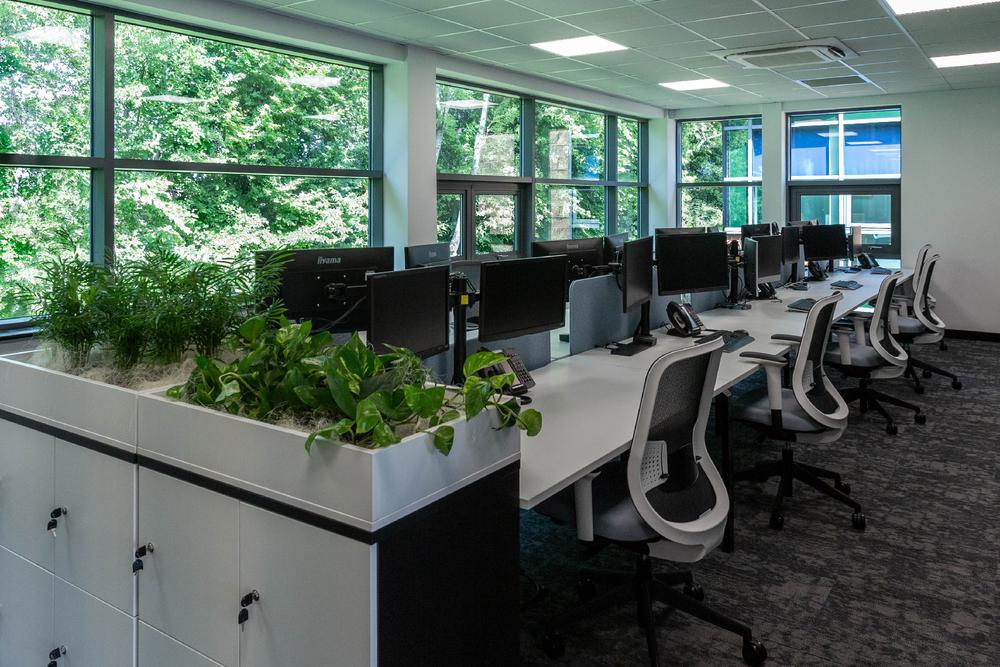 深邃蓝调英国地产咨询公司FisherGerman班伯里办公场所设计