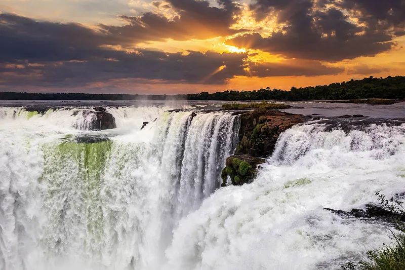 离中国距离最远的国家,距中国最远和最近距离的国家