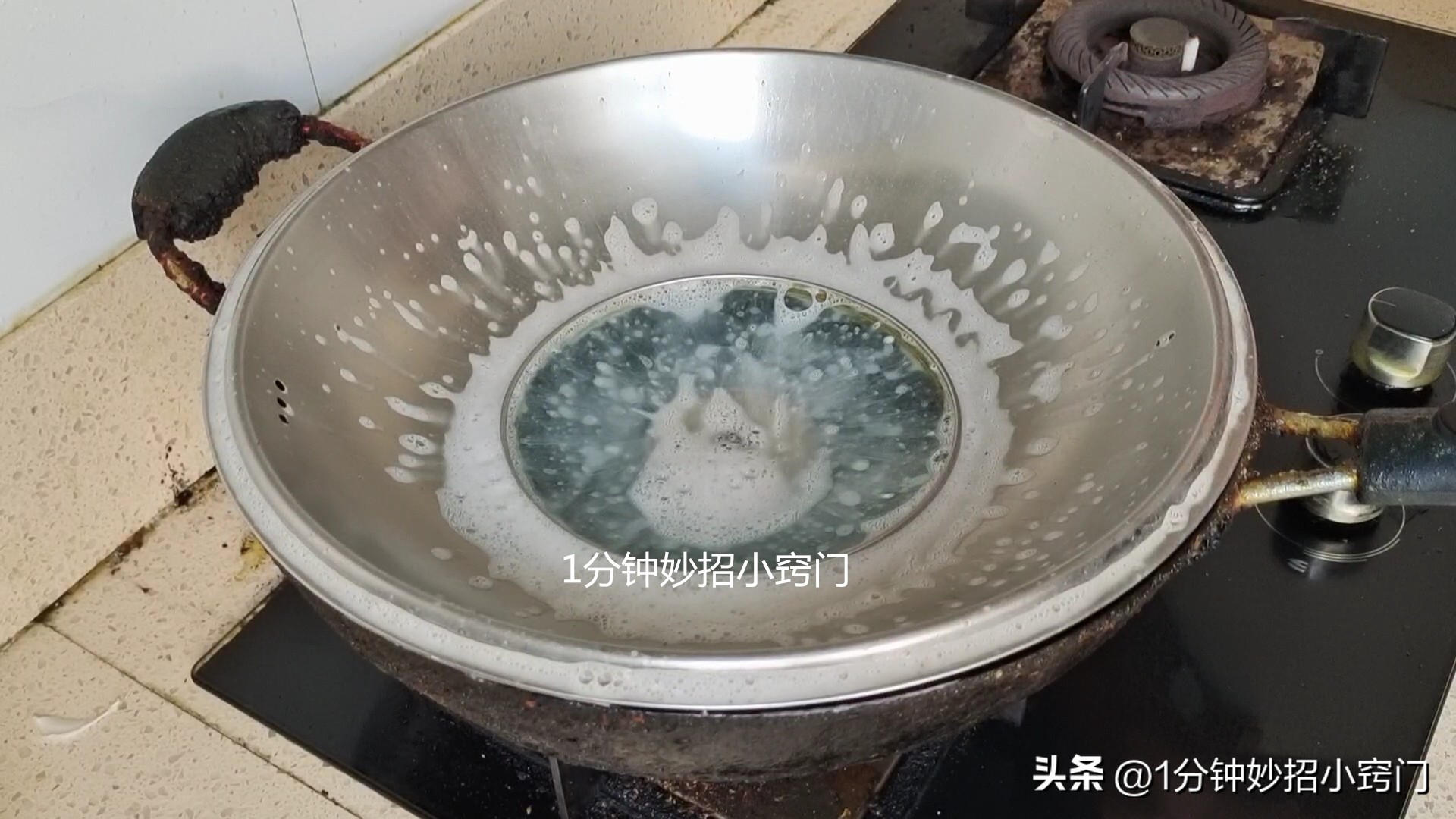 锅盖的油污怎么清洗,锅盖油污难清洗教你一招