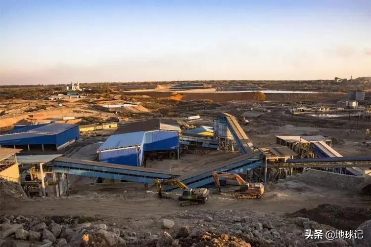 50多年被援助20000亿美元，为什么非洲还是穷？是因为“懒”吗？