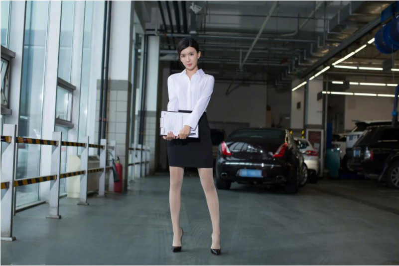 汽车销售小姐姐说话很嗲,汽车销售小姐姐西装