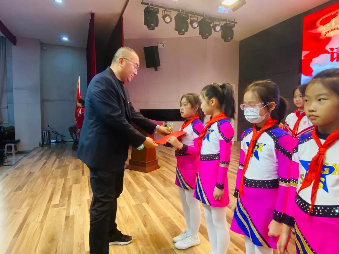 锡山小学红领巾奖章,小学举行红领巾争章仪式