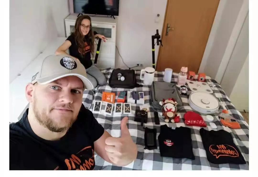 地球另一边的人们是倒着吗,地球另一侧的人不会掉下去吗