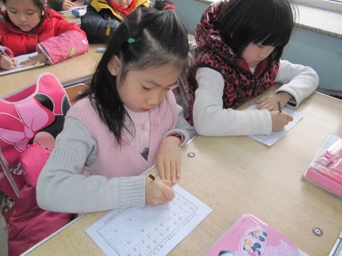 草根作家杨正夫乡土作品选集（四）勤劳的“小蜜蜂”文/杨正夫