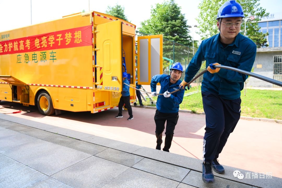 直击2023高考现场暖人瞬间,直击2023高考场外实拍视频