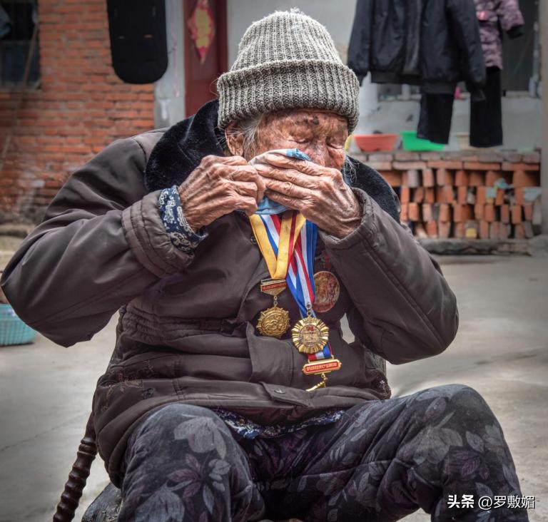 上海18岁新四军女战士,96岁新四军女战士