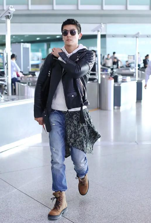 大黄靴和牛仔裤搭配,皮靴配牛仔裤