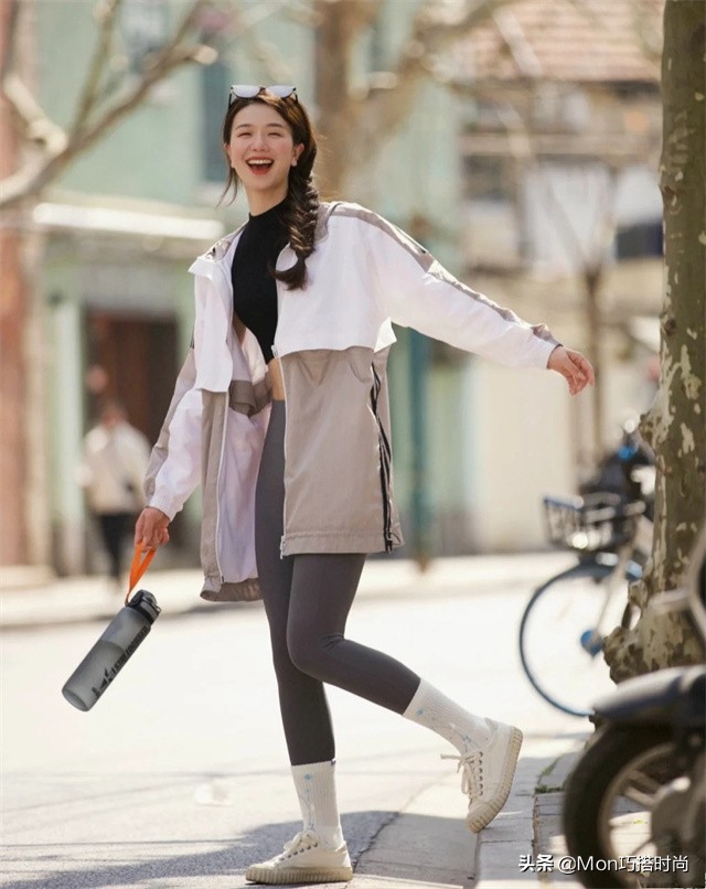 春季，“运动裤”最正确的打开方式：搭配这几款上衣，洋气又显瘦