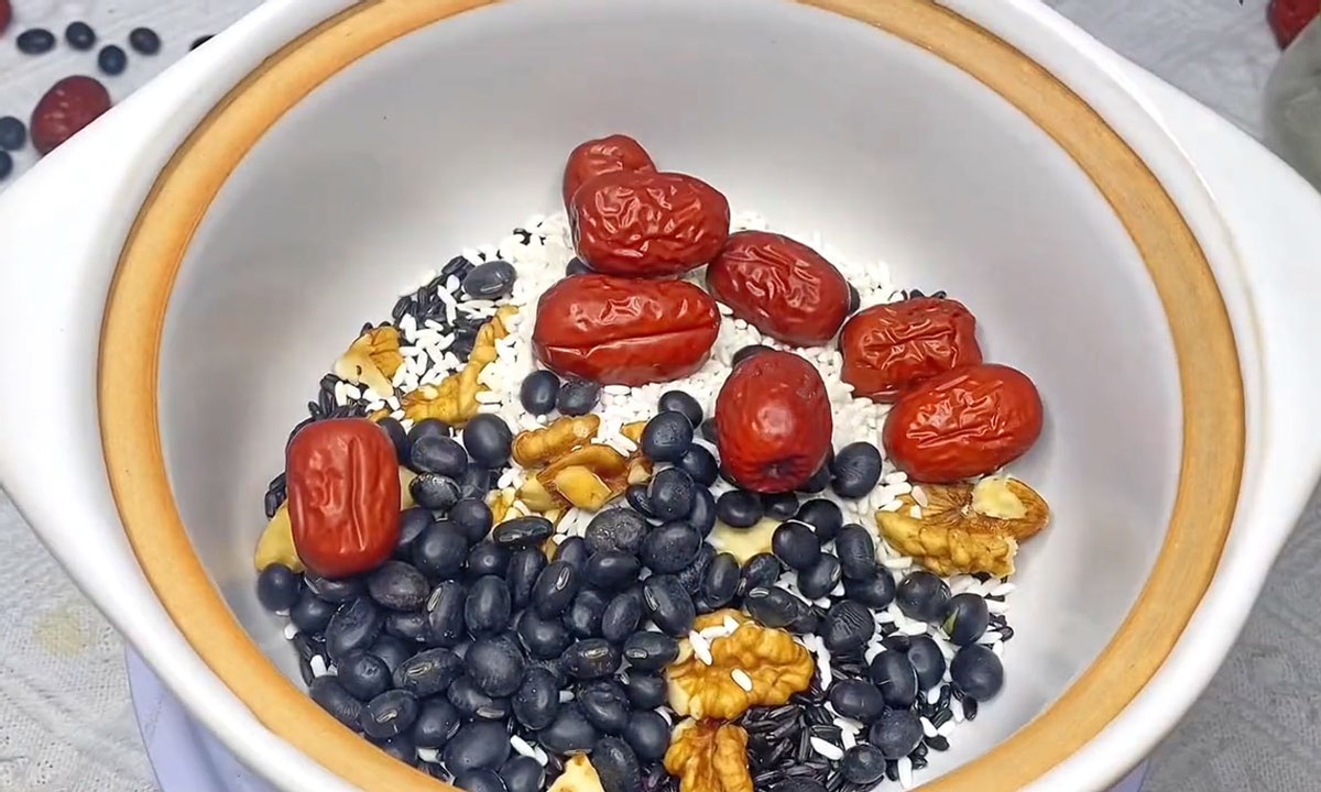 中老年人少吃这3类食物,建议中老年人多吃这6样食物