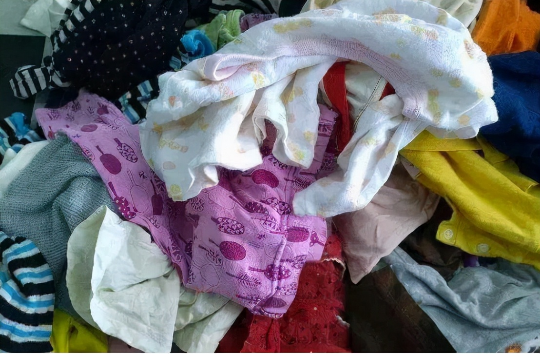 婆婆捡别人旧衣服给我穿怎么办,婆婆拿回别人的旧衣服给媳妇穿