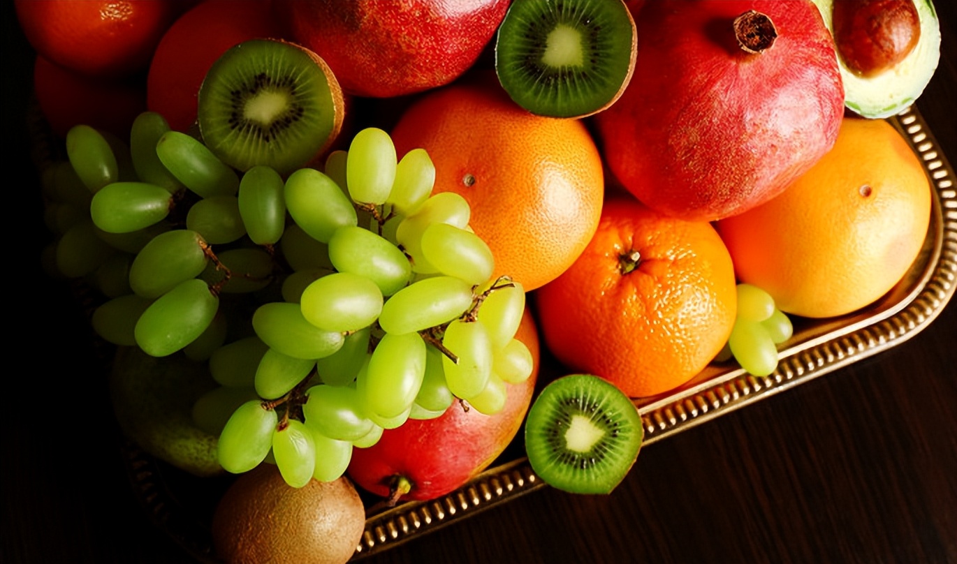 来儿子家养老,大妈想掌管小两口工资,儿子忍无可忍把她送回老家