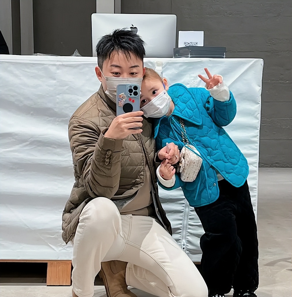 化妆品女ceo赴美生五国混血,赴美生下5国混血女儿