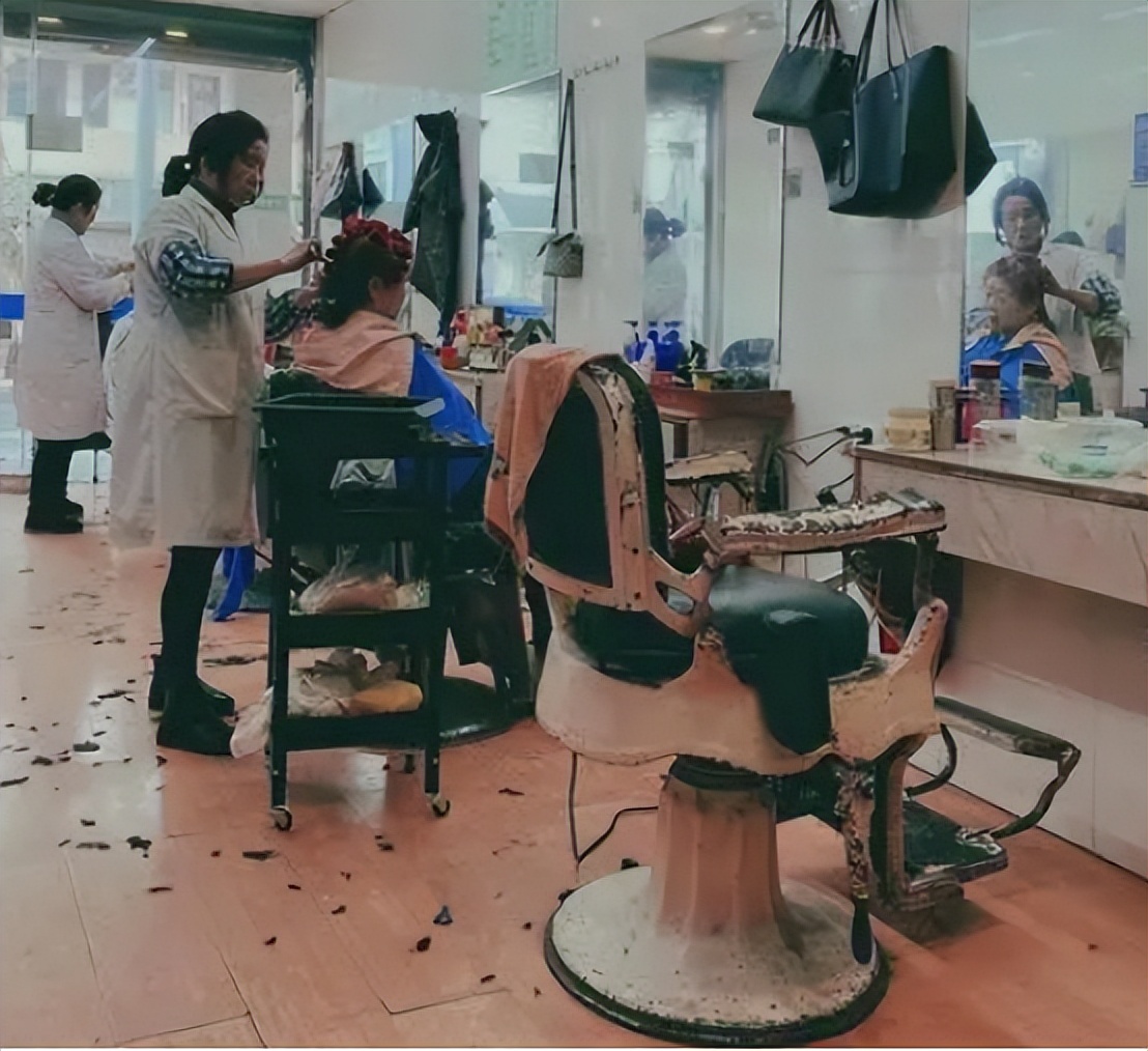 两次染发之间最少隔几天,两次烫发染发间隔多久比较好