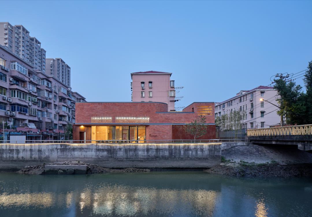 家里老人摔倒该怎么办,家里老人跌倒了买什么东西比较好