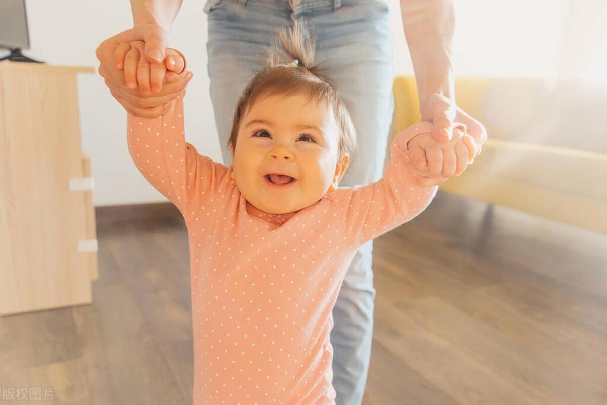 训练宝宝走路的正确方法,训练宝宝爬行的最佳时间