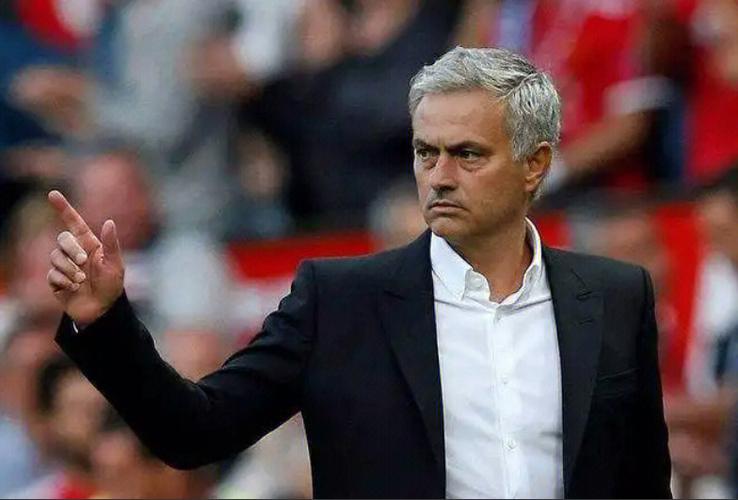 穆里尼奥被曼联解雇发布会,足坛十大狂人穆里尼奥