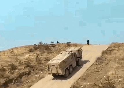 国产重型军卡VP-22/23有多强？轻松爬40°斜坡、抵御轻*器武**射击