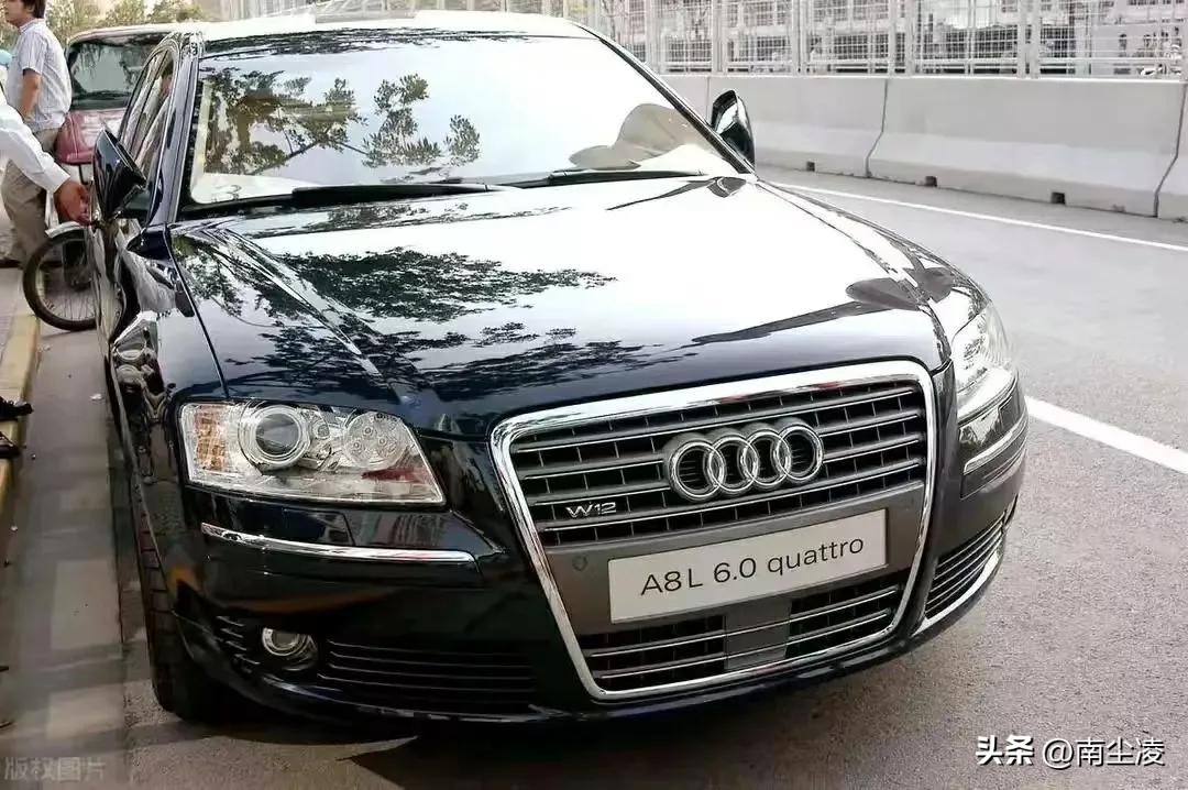 吃瓜群众都散了吧，豪车和名表都是老公所买，丈夫是董事长