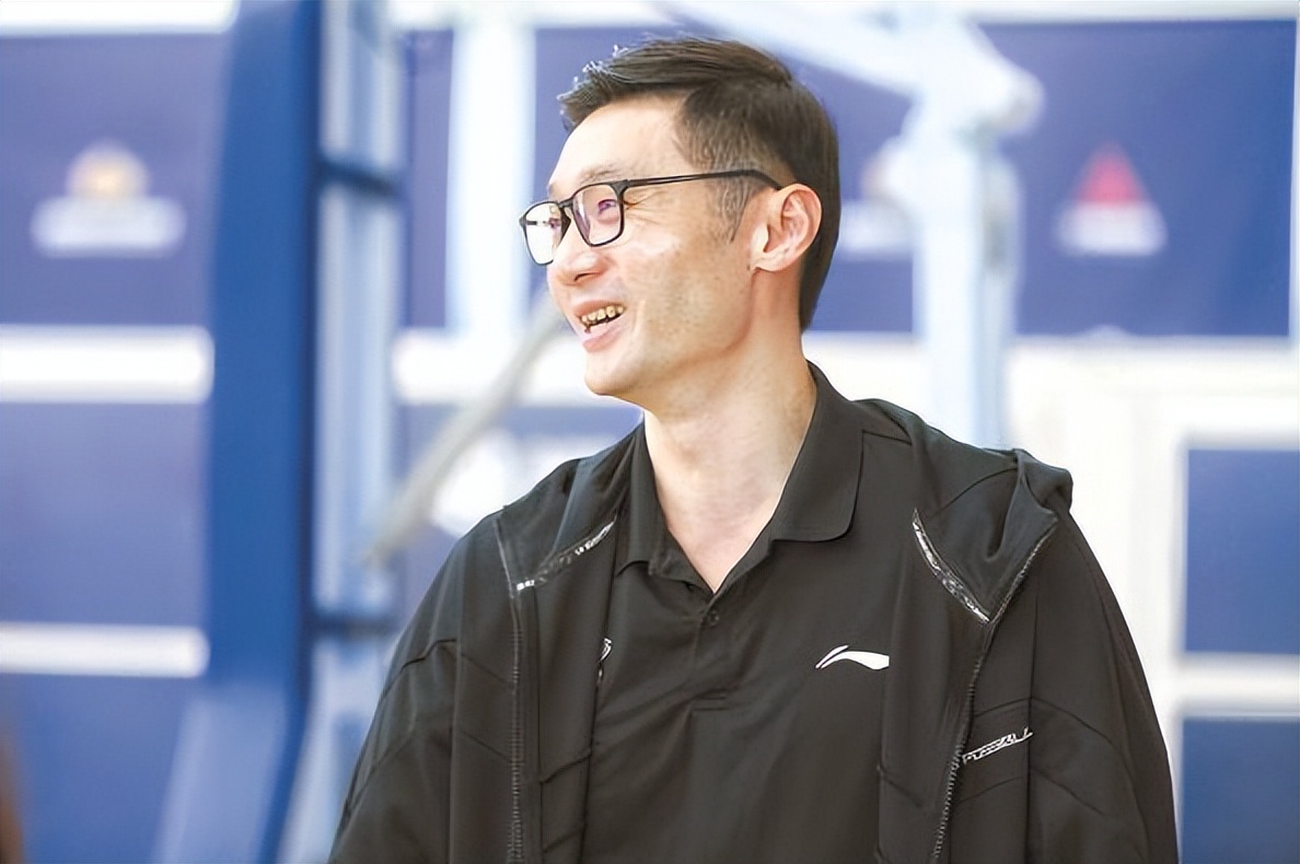 驳刘炜！篮球没有“与世界接轨”的提法，他赞乔帅暗批三位土帅