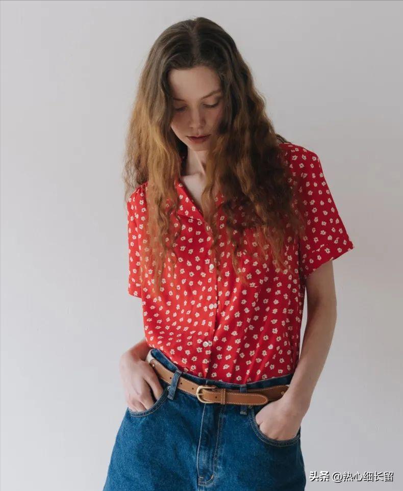 t恤加上立体感强的衬衫气场全开,女式短袖t恤衬衫