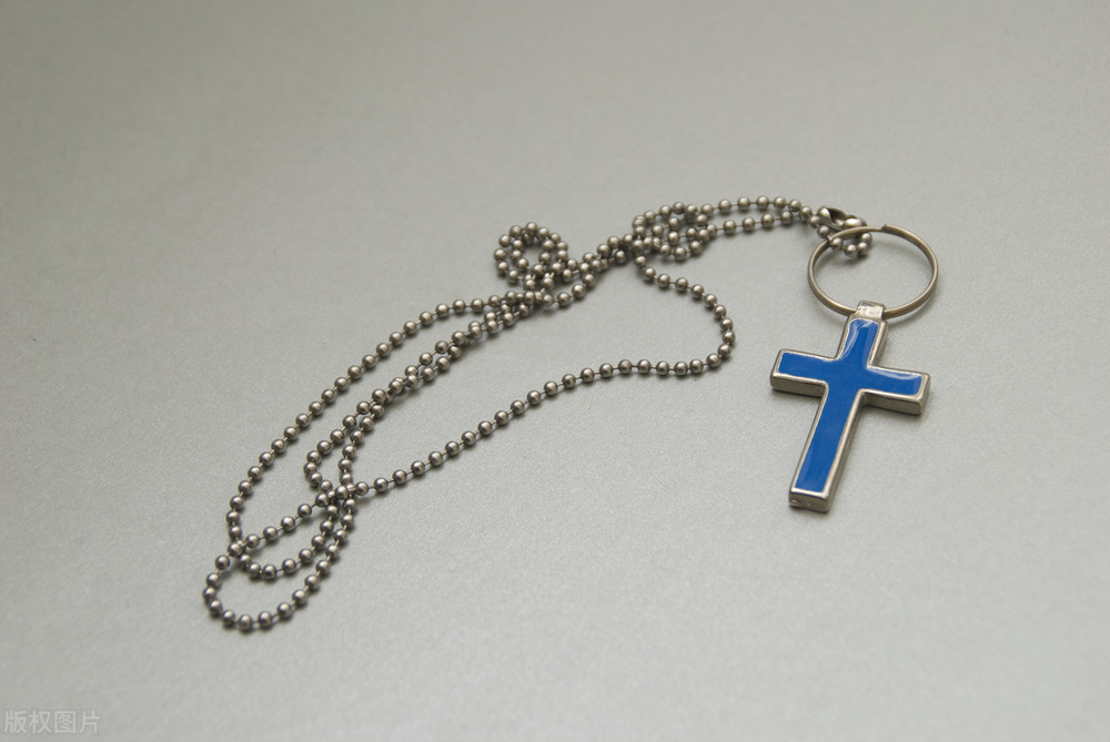 女生十字架项链有什么含义,送十字架项链代表什么