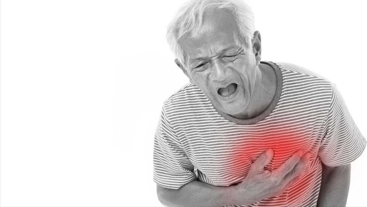 中年人弯腰驼背怎样引起的,老年人弯腰驼背是正常现象