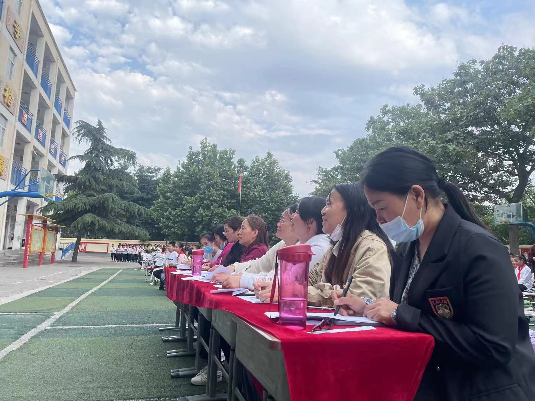 诵读经典美文争做美德少年——白寨镇中心小学举行经典诵读比赛