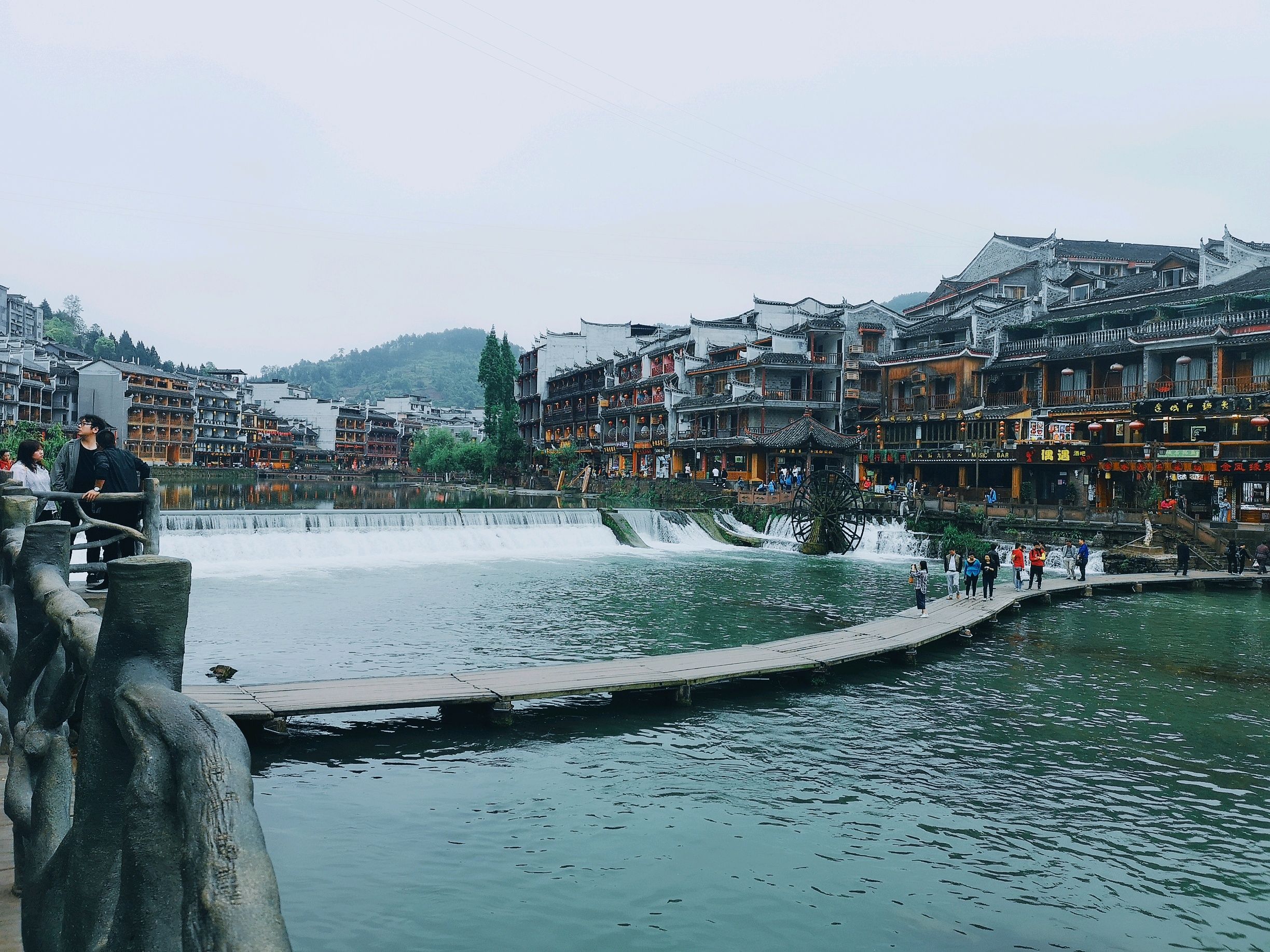 凤凰古城哪些景点需要门票免费,凤凰古城景点历史故事及传说