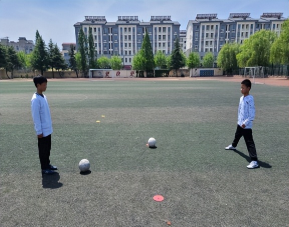 足球脚外侧踢球教学设计ppt,足球的踢球教学设计