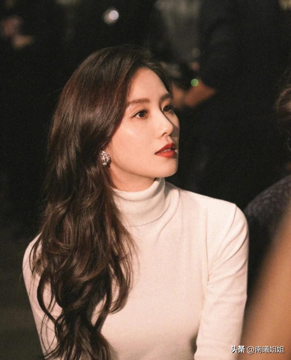 适合脸大方圆脸女生发型,脸大且方圆的女生适合什么发型