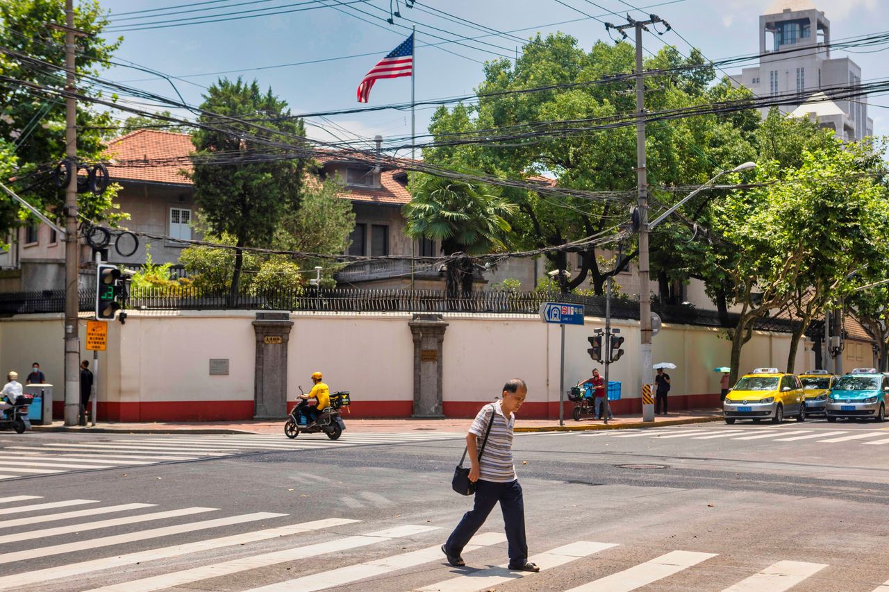 一个时代的逝去一段岁月的追忆：港圈辉煌三十年，豪门盛宴终须别