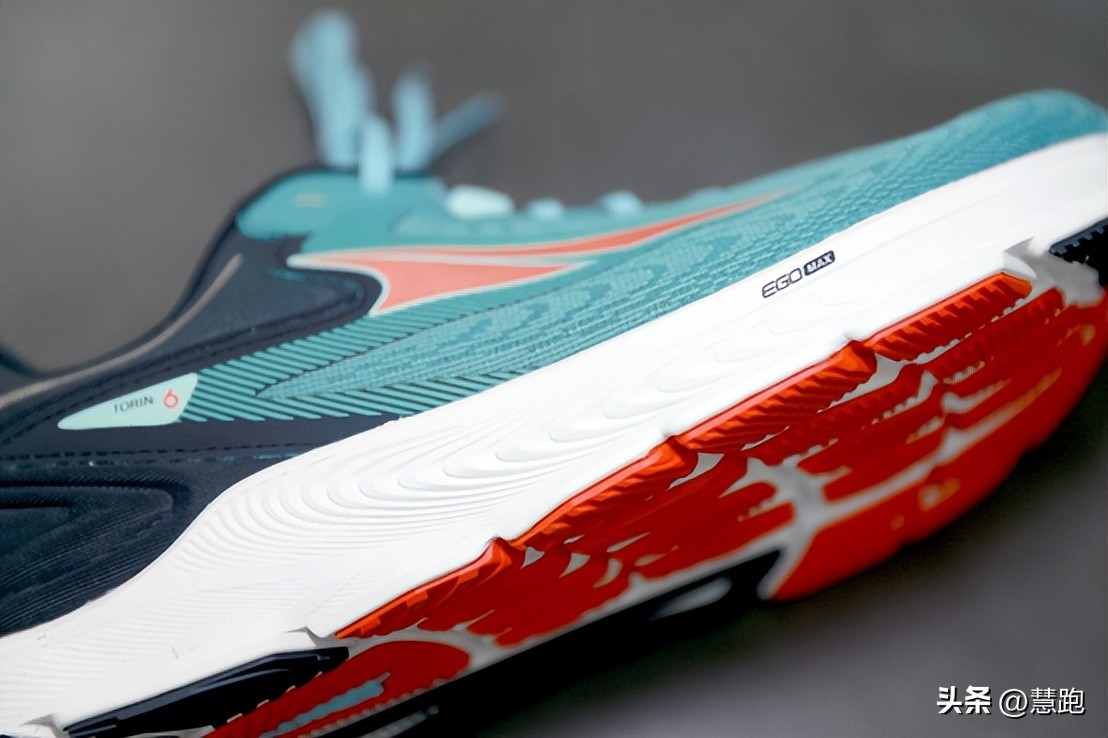 跑鞋科技的深度思考：没有碳板的跑鞋就过时落后了吗？