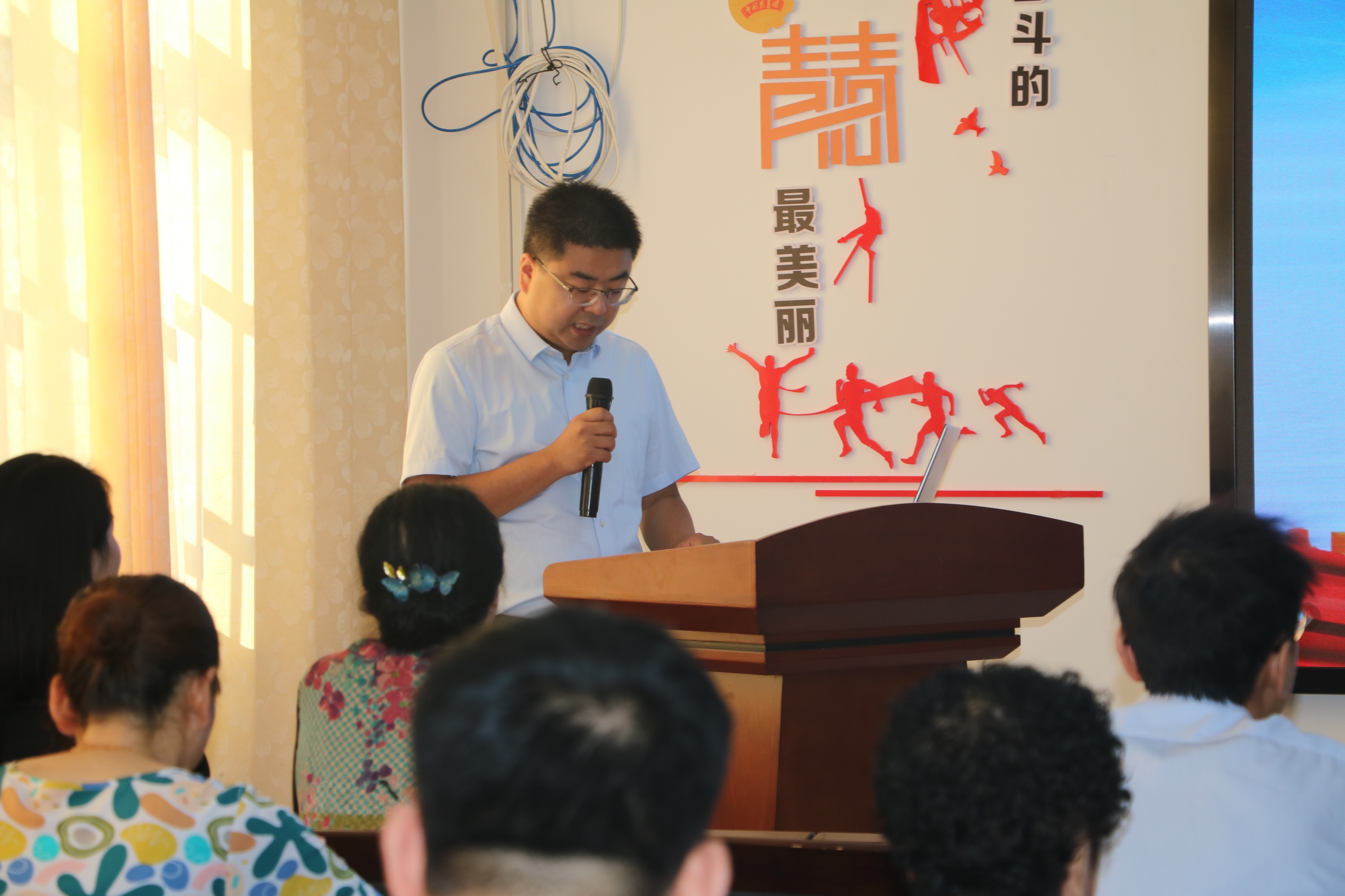 626国际禁毒日主题宣传活动民警,吕梁市举行626国际禁毒日宣传活动