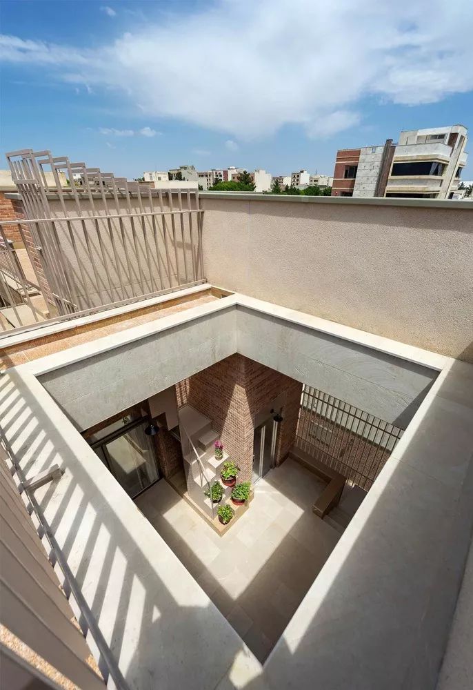 下沉式庭院算庭院吗,下沉式庭院和地上庭院叠石结合