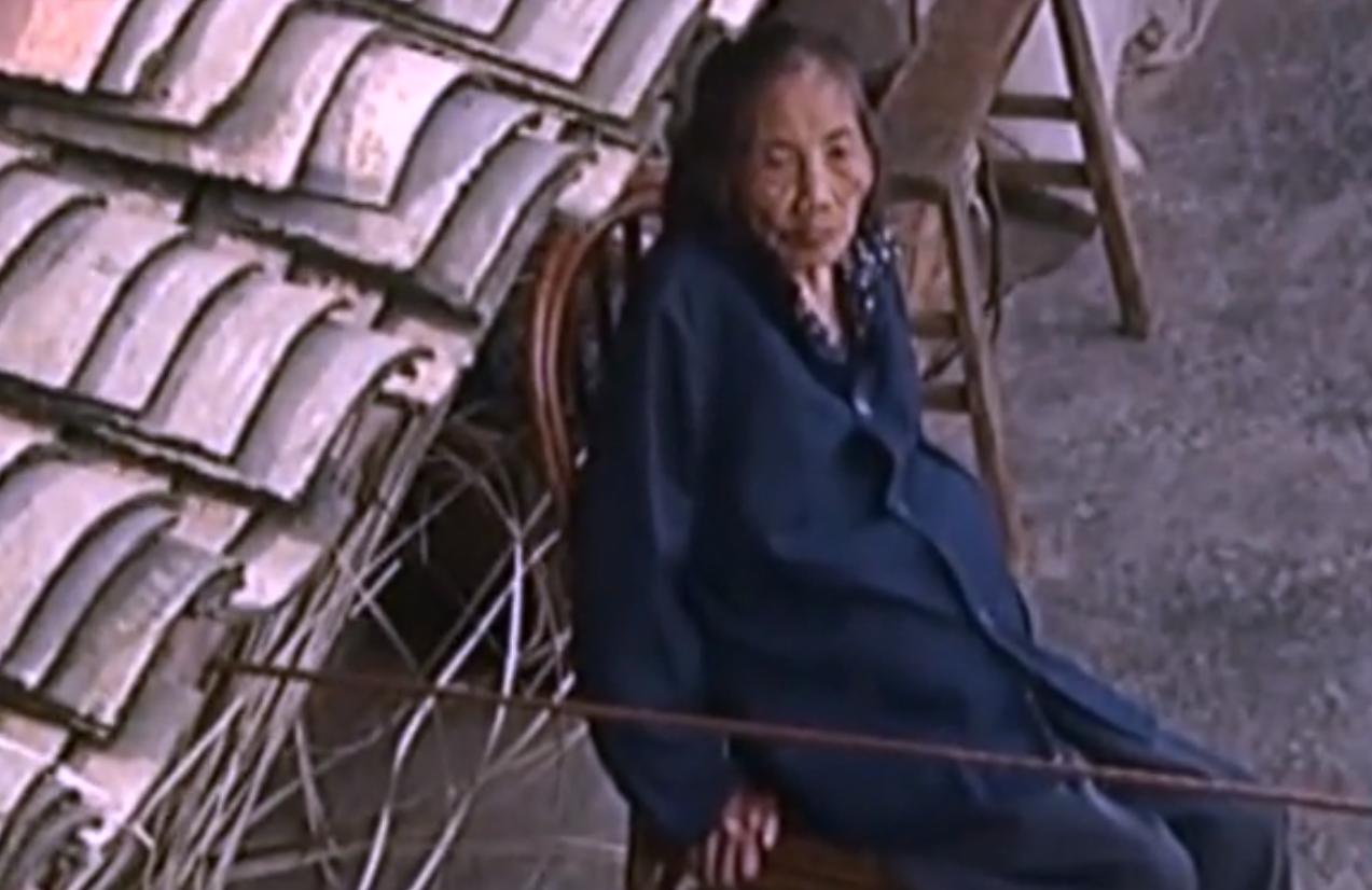 2007年四川90岁老妇，腹中怀子60年未生，后检查发现胎儿没有腐烂